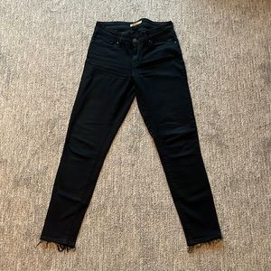Women’s black Levi’s 711 skinny, raw edge, sz 29